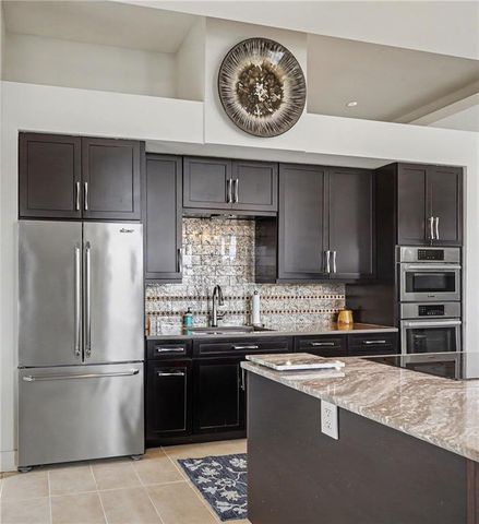 229 Ward Parkway 1001B, Kansas City, MO 64112