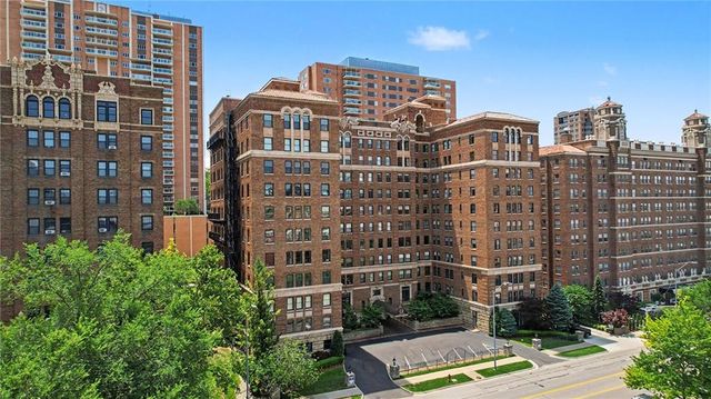 229 Ward Parkway 1001B, Kansas City, MO 64112
