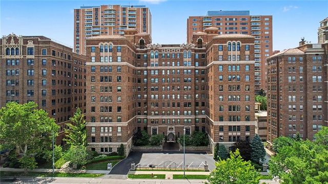 229 Ward Parkway 1001B, Kansas City, MO 64112