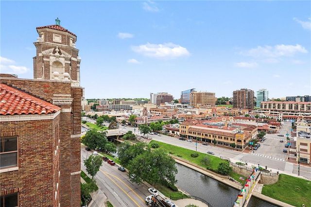229 Ward Parkway 1001B, Kansas City, MO 64112