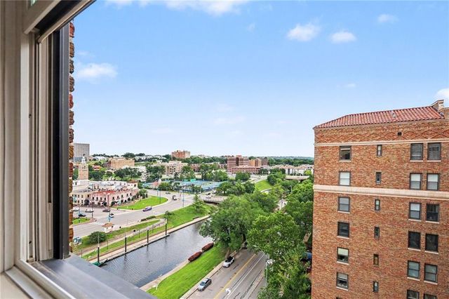 229 Ward Parkway 1001B, Kansas City, MO 64112