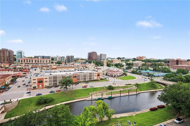 229 Ward Parkway 1001B, Kansas City, MO 64112