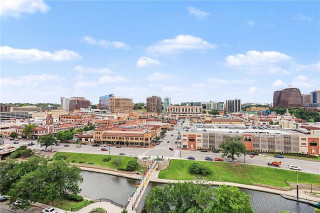 229 Ward Parkway 1001B, Kansas City, MO 64112
