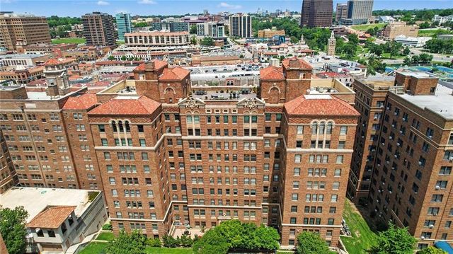 229 Ward Parkway 1001B, Kansas City, MO 64112