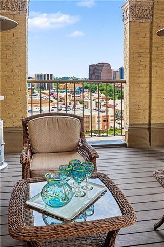 229 Ward Parkway 1001B, Kansas City, MO 64112