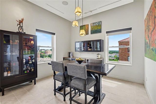 229 Ward Parkway 1001B, Kansas City, MO 64112
