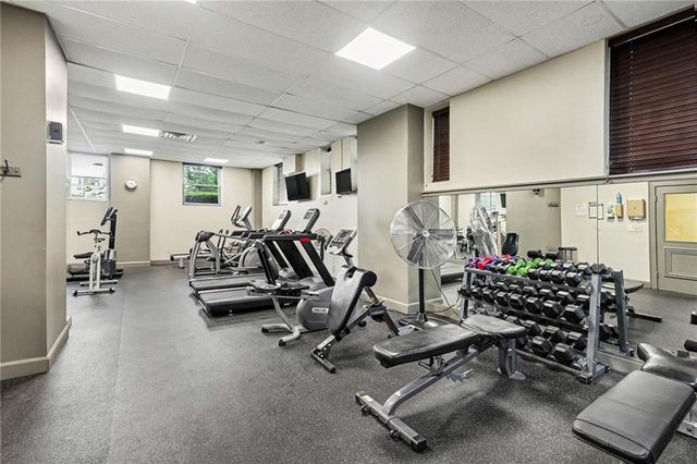 229 Ward Parkway 1001B, Kansas City, MO 64112