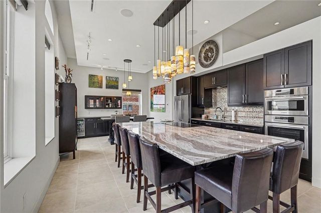 229 Ward Parkway 1001B, Kansas City, MO 64112
