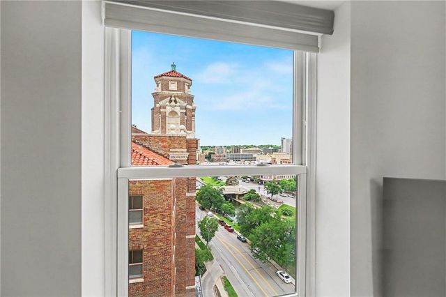 229 Ward Parkway 1001B, Kansas City, MO 64112