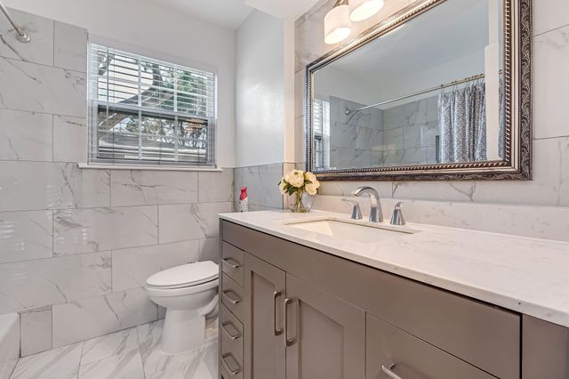 6510 Roos Road, Houston, TX 77074