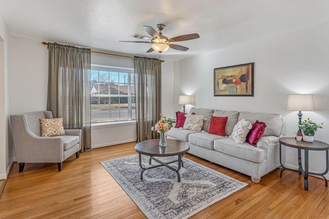 6510 Roos Road, Houston, TX 77074