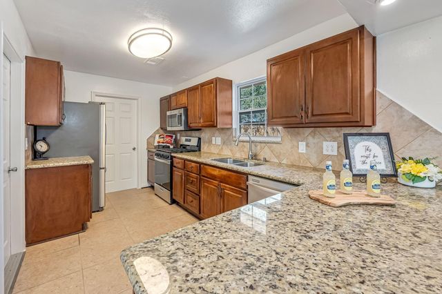 6510 Roos Road, Houston, TX 77074