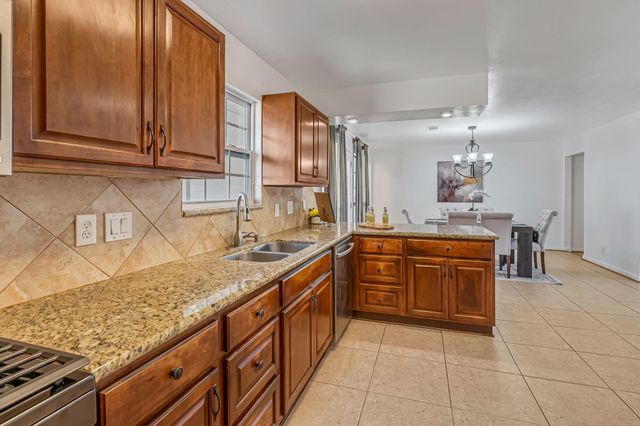 6510 Roos Road, Houston, TX 77074