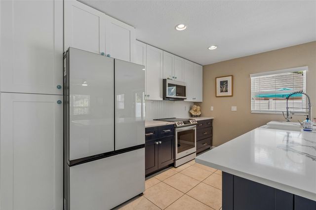 8115 33RD AVENUE N, St Petersburg, FL 33710