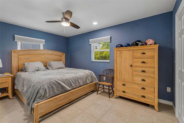 8115 33RD AVENUE N, St Petersburg, FL 33710