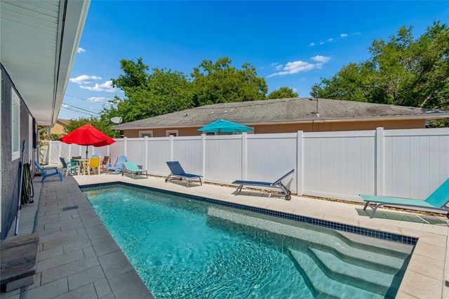 8115 33RD AVENUE N, St Petersburg, FL 33710