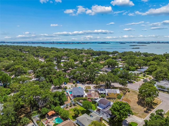 8115 33RD AVENUE N, St Petersburg, FL 33710