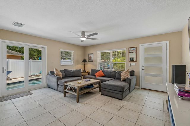 8115 33RD AVENUE N, St Petersburg, FL 33710