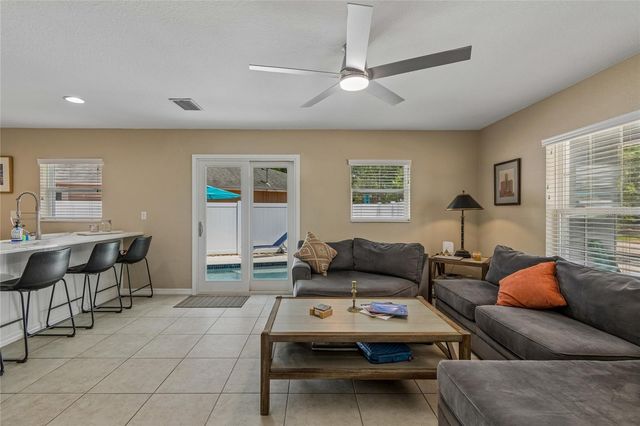 8115 33RD AVENUE N, St Petersburg, FL 33710