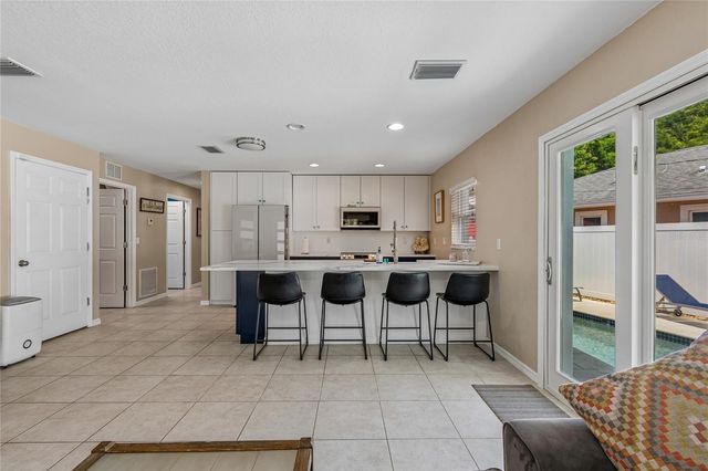 8115 33RD AVENUE N, St Petersburg, FL 33710