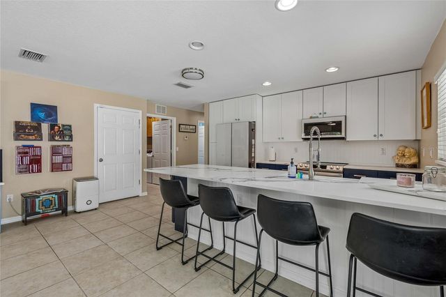 8115 33RD AVENUE N, St Petersburg, FL 33710