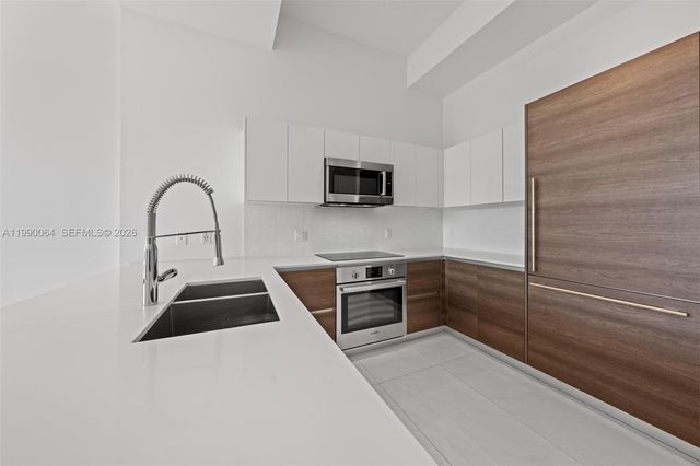 301 Altara Ave 213, Coral Gables, FL 33146