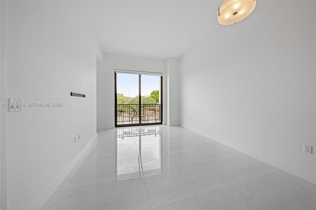 301 Altara Ave 213, Coral Gables, FL 33146