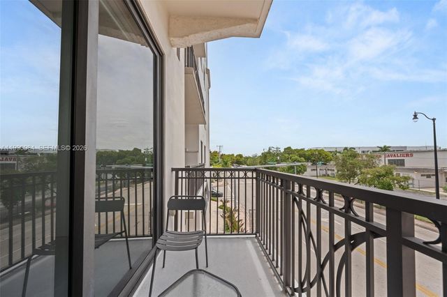 301 Altara Ave 213, Coral Gables, FL 33146