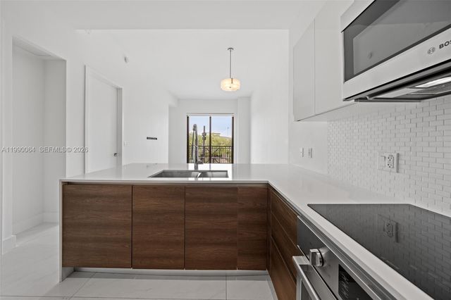 301 Altara Ave 213, Coral Gables, FL 33146