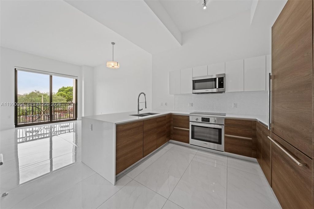 301 Altara Ave 213, Coral Gables, FL 33146
