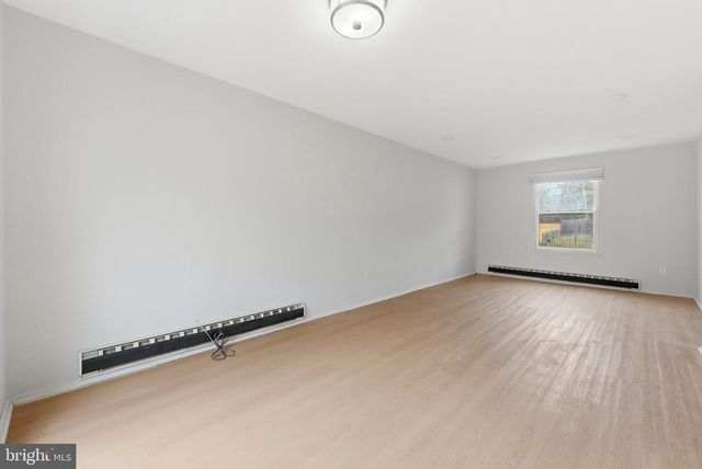 548 W LOCH LOMOND DR, Sicklerville, NJ 08081