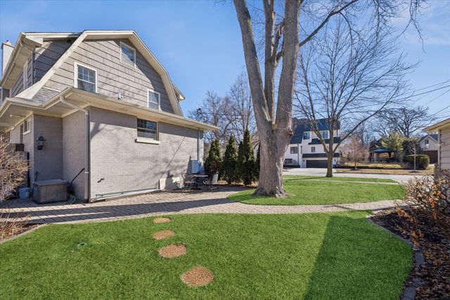 3946 Howard Avenue, Western Springs, IL 60558