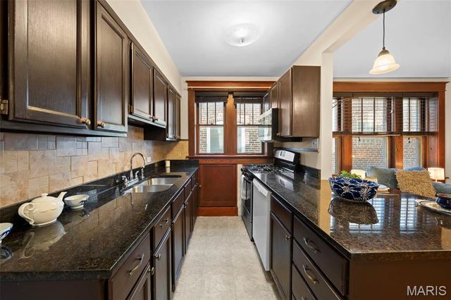 6015 Magnolia Avenue, St Louis, MO 63139