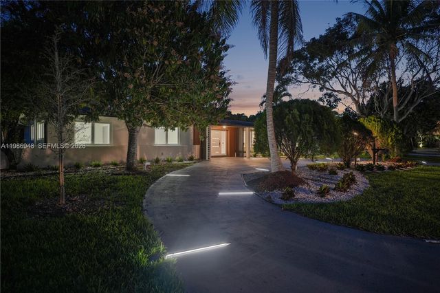 8220 SW 133rd St, Pinecrest, FL 33156