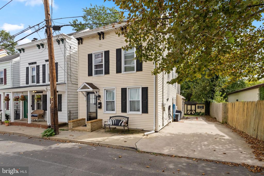 14 MILES AVE, Bordentown, NJ 08505