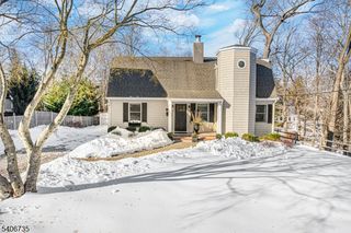 18 Harding Ter, Morristown Town, NJ 07960