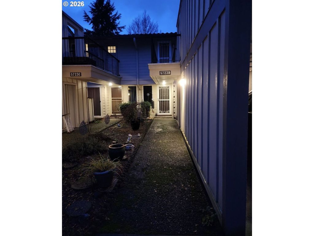 5723 Ne HAZEL DELL Ave, Vancouver, WA 98663