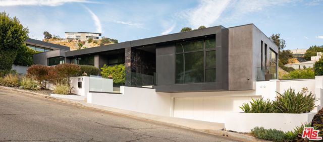 1814 Marcheeta Place, Los Angeles, CA 90069