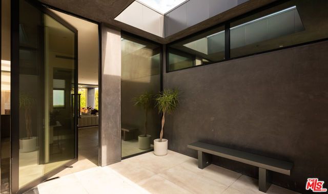 1814 Marcheeta Place, Los Angeles, CA 90069