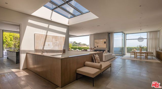 1814 Marcheeta Place, Los Angeles, CA 90069