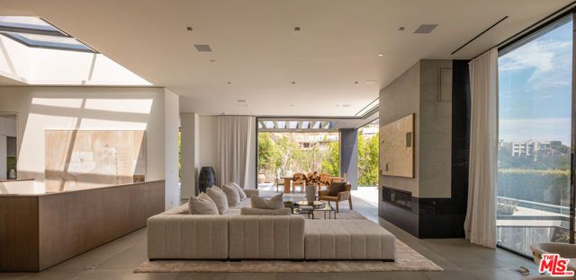 1814 Marcheeta Place, Los Angeles, CA 90069