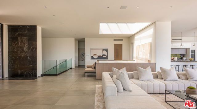 1814 Marcheeta Place, Los Angeles, CA 90069