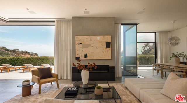 1814 Marcheeta Place, Los Angeles, CA 90069