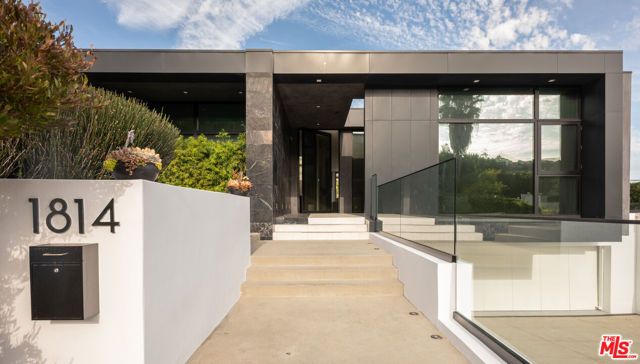 1814 Marcheeta Place, Los Angeles, CA 90069
