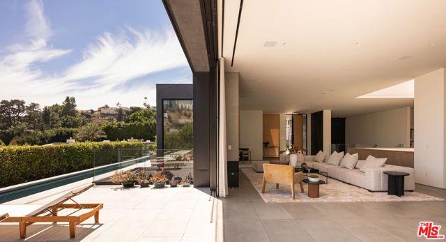 1814 Marcheeta Place, Los Angeles, CA 90069