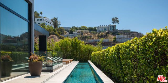 1814 Marcheeta Place, Los Angeles, CA 90069