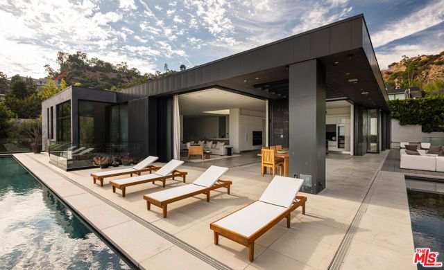 1814 Marcheeta Place, Los Angeles, CA 90069