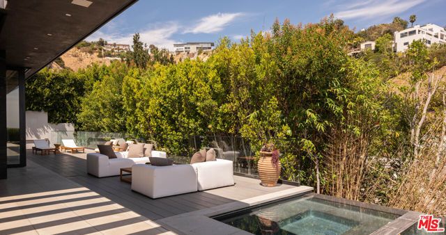 1814 Marcheeta Place, Los Angeles, CA 90069