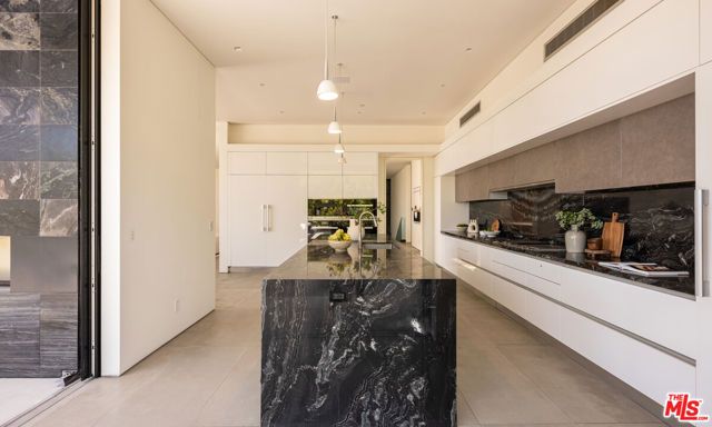 1814 Marcheeta Place, Los Angeles, CA 90069