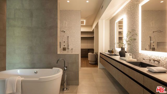 1814 Marcheeta Place, Los Angeles, CA 90069